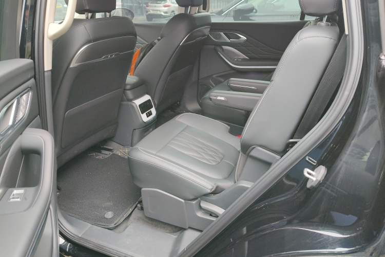 Used Hongqi HS7 PHEV 2024 2.0T PHEV Four-Wheel Drive Flagship Edition 6 Seats Left Rear Seat