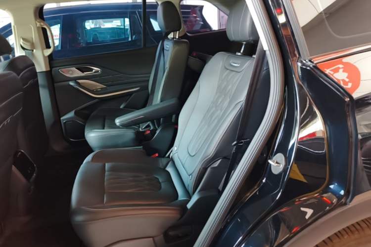 Used Hongqi HS7 PHEV 2024 2.0T PHEV Four-Wheel Drive Flagship Edition 6 Seats Left Rear Seat