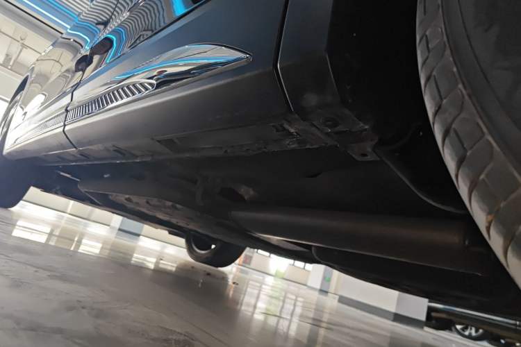 Used Hongqi HS7 PHEV 2024 2.0T PHEV Four-Wheel Drive Flagship Edition 7 Seats Left Side Sill