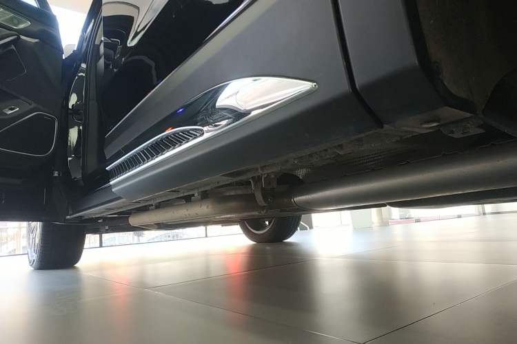 Used Hongqi HS7 PHEV 2024 2.0T PHEV Four-Wheel Drive Flagship Edition 6 Seats Left Side Sill