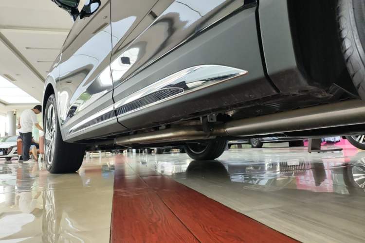 Used Hongqi HS7 PHEV 2024 2.0T PHEV Four-Wheel Drive Flagship Edition 6 Seats Left Side Sill