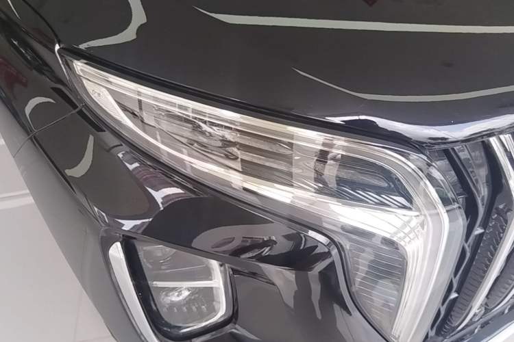 Used Hongqi HS7 PHEV 2024 2.0T PHEV Four-Wheel Drive Flagship Edition 6 Seats Right Front Headlight
