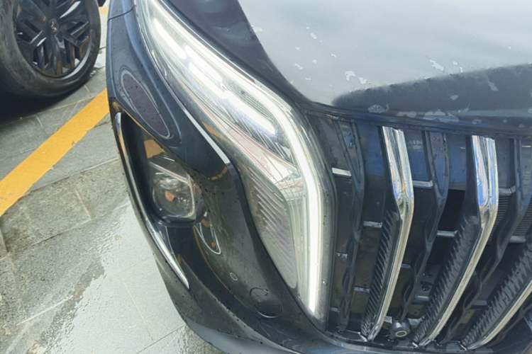 Used Hongqi HS7 PHEV 2024 2.0T PHEV Four-Wheel Drive Flagship Edition 6 Seats Right Front Headlight