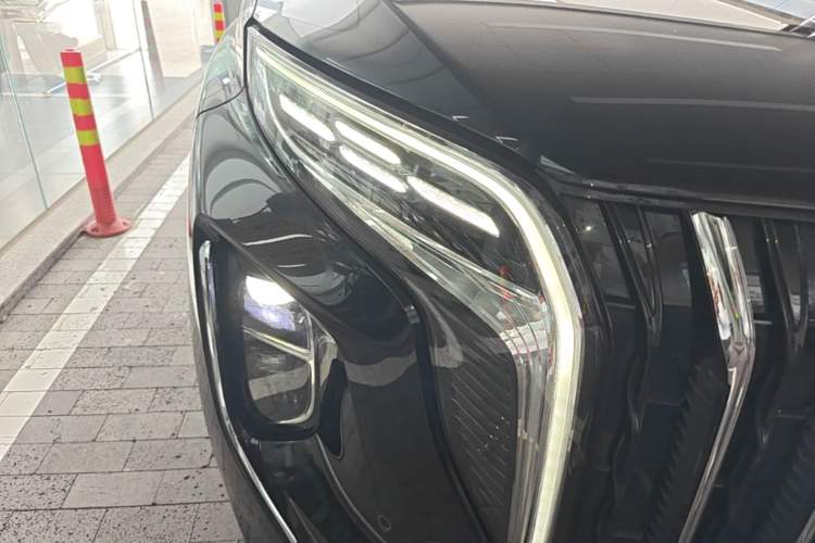 Used Hongqi HS7 PHEV 2024 2.0T PHEV Four-Wheel Drive Flagship Edition 6 Seats Right Front Headlight