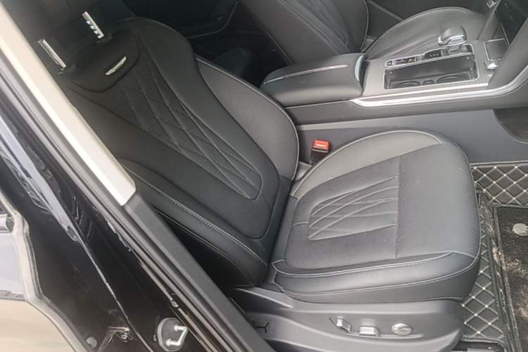 Used Hongqi HS7 PHEV 2024 2.0T PHEV Four-Wheel Drive Flagship Edition 6 Seats Right Front Seat