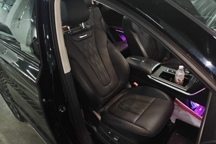 Used Hongqi HS7 PHEV 2024 2.0T PHEV Two-Wheel Drive Flagship Edition 6 Seats Right Front Seat