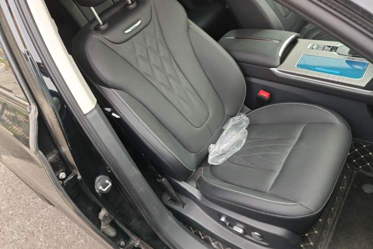 Used Hongqi HS7 PHEV 2024 2.0T PHEV Four-Wheel Drive Flagship Edition 7 Seats Right Front Seat