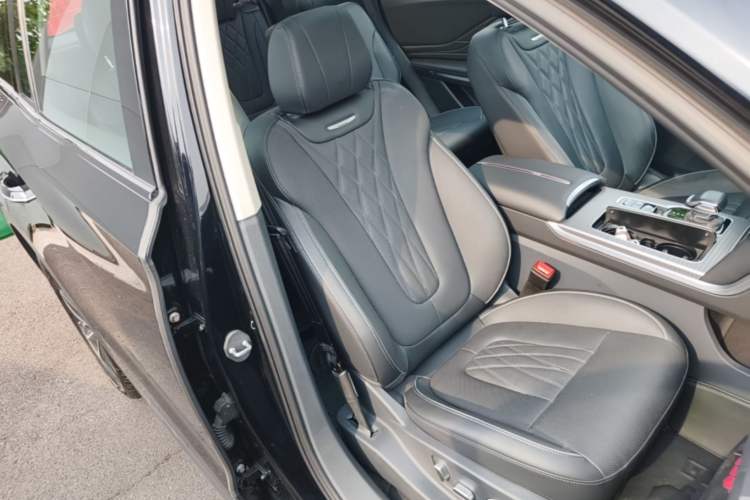 Used Hongqi HS7 PHEV 2024 2.0T PHEV Four-Wheel Drive Flagship Edition 6 Seats Right Front Seat