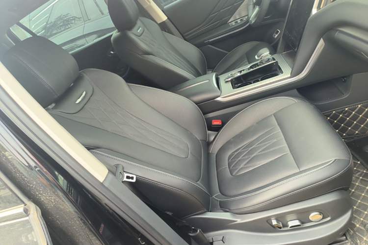 Used Hongqi HS7 PHEV 2024 2.0T PHEV Four-Wheel Drive Flagship Edition 6 Seats Right Front Seat