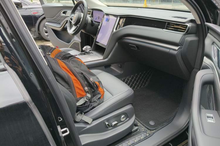 Used Hongqi HS7 PHEV 2024 2.0T PHEV Four-Wheel Drive Flagship Edition 6 Seats Right Front Seat
