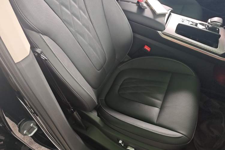Used Hongqi HS7 PHEV 2024 2.0T PHEV Four-Wheel Drive Flagship Edition 6 Seats Right Front Seat