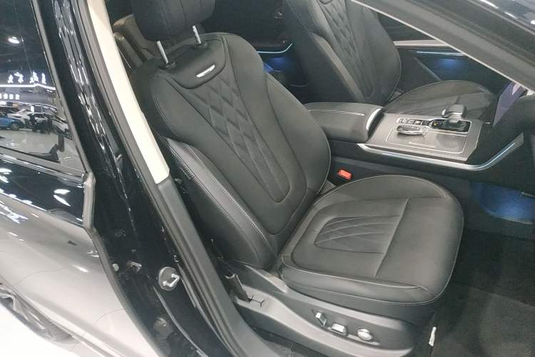 Used Hongqi HS7 PHEV 2024 2.0T PHEV Four-Wheel Drive Flagship Edition 6 Seats Right Front Seat