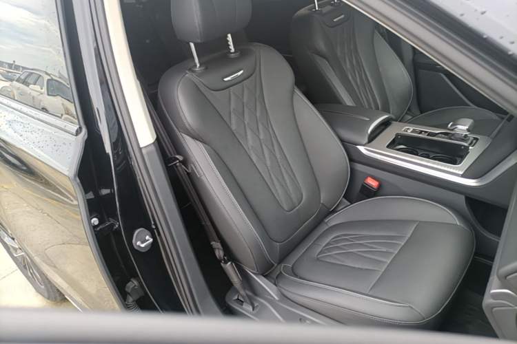 Used Hongqi HS7 PHEV 2024 2.0T PHEV Four-Wheel Drive Flagship Edition 6 Seats Right Front Seat