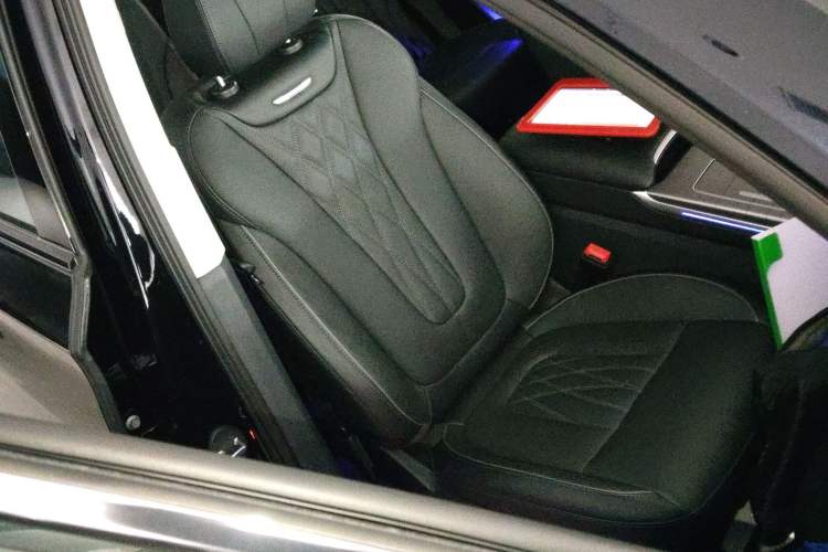 Used Hongqi HS7 PHEV 2024 2.0T PHEV Four-Wheel Drive Flagship Edition 6 Seats Right Front Seat