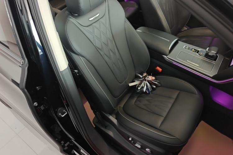 Used Hongqi HS7 PHEV 2024 2.0T PHEV Four-Wheel Drive Flagship Edition 6 Seats Right Front Seat