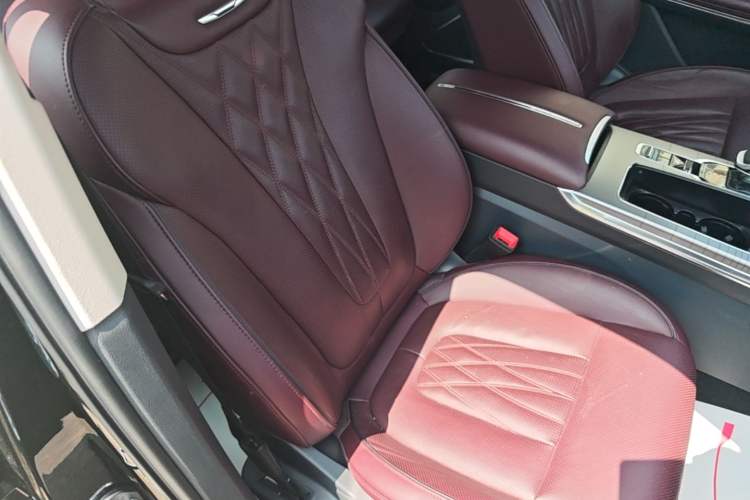 Used Hongqi HS7 PHEV 2024 2.0T PHEV Four-Wheel Drive Flagship Edition 6 Seats Right Front Seat