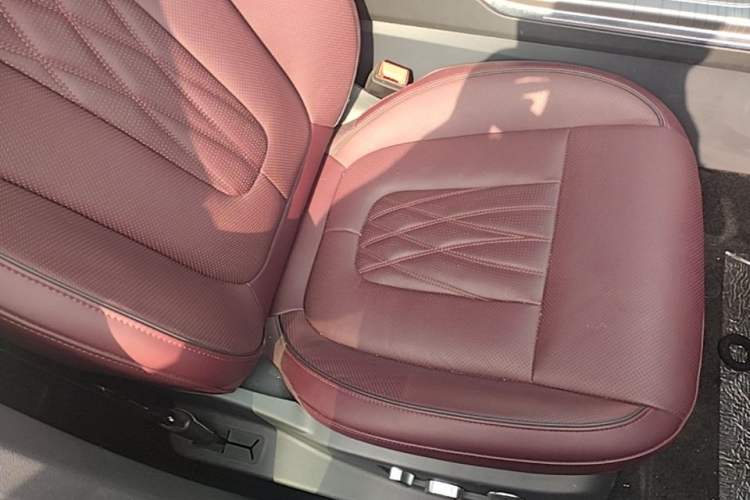 Used Hongqi HS7 PHEV 2024 2.0T PHEV Four-Wheel Drive Flagship Edition 6 Seats Right Front Seat