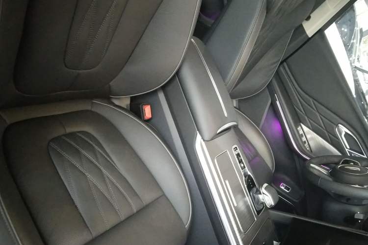 Used Hongqi HS7 PHEV 2024 2.0T PHEV Four-Wheel Drive Flagship Edition 7 Seats Right Front Seat