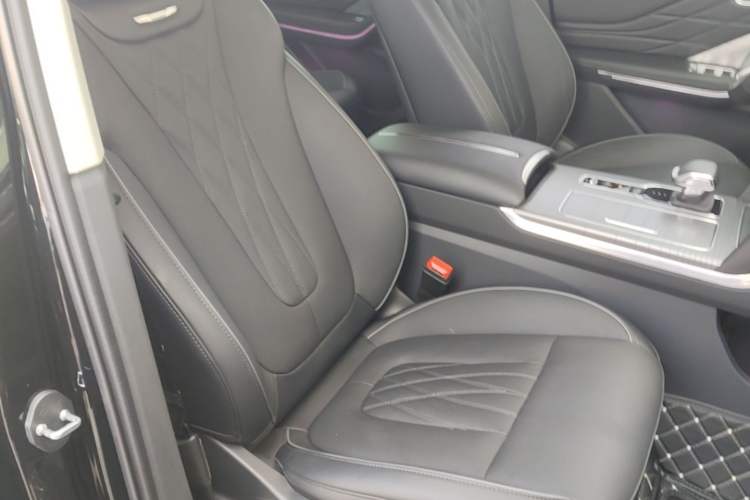 Used Hongqi HS7 PHEV 2024 2.0T PHEV Four-Wheel Drive Flagship Edition 6 Seats Right Front Seat