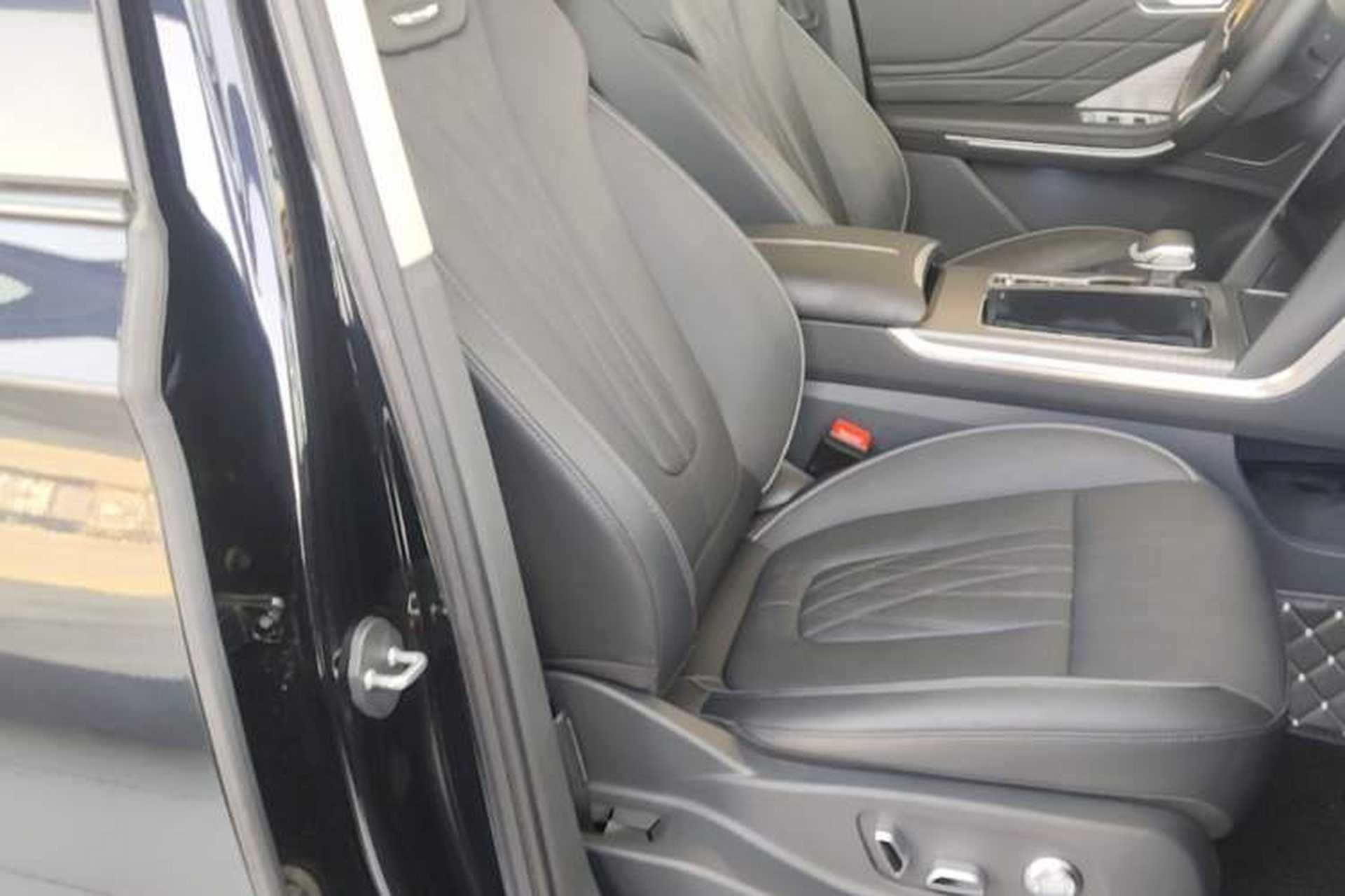 Used Hongqi HS7 PHEV 2024 2.0T PHEV Four-Wheel Drive Flagship Edition 7 Seats Right Front Seat