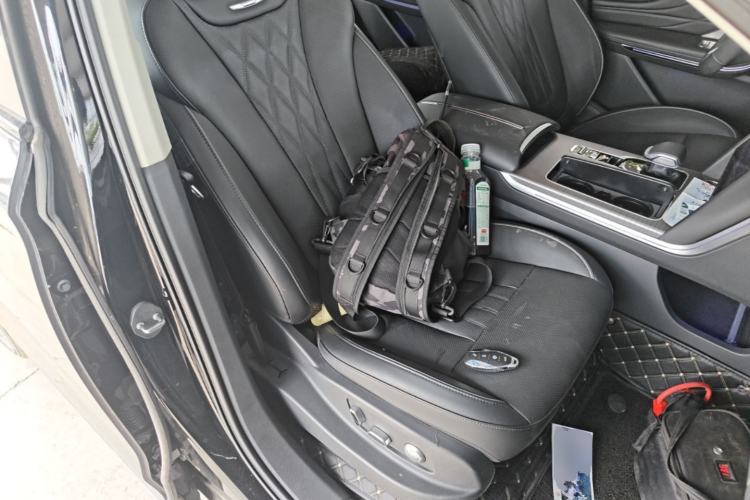 Used Hongqi HS7 PHEV 2024 2.0T PHEV Four-Wheel Drive Flagship Edition 7 Seats Right Front Seat