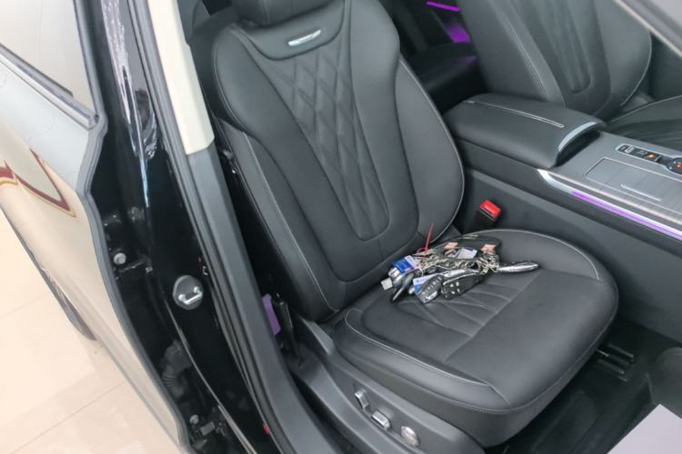 Used Hongqi HS7 PHEV 2024 2.0T PHEV Four-Wheel Drive Flagship Edition 6 Seats Right Front Seat