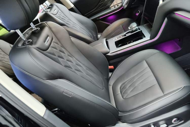 Used Hongqi HS7 PHEV 2024 2.0T PHEV Four-Wheel Drive Flagship Edition 6 Seats Right Front Seat