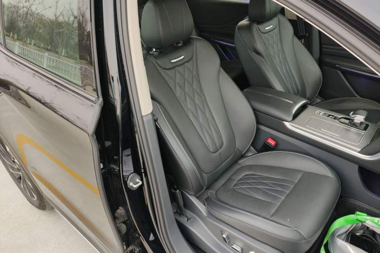 Used Hongqi HS7 PHEV 2024 2.0T PHEV Four-Wheel Drive Flagship Edition 6 Seats Right Front Seat
