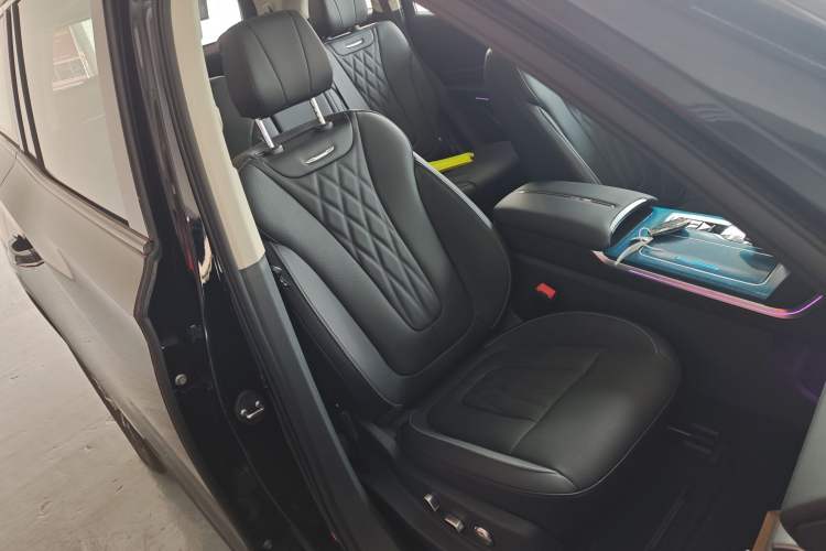 Used Hongqi HS7 PHEV 2024 2.0T PHEV Four-Wheel Drive Flagship Edition 7 Seats Right Front Seat