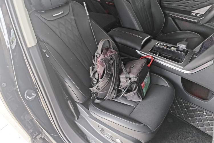Used Hongqi HS7 PHEV 2024 2.0T PHEV Four-Wheel Drive Flagship Edition 7 Seats Right Front Seat