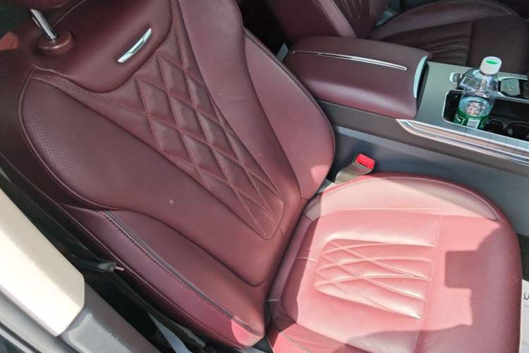 Used Hongqi HS7 PHEV 2024 2.0T PHEV Four-Wheel Drive Flagship Edition 6 Seats Right Front Seat