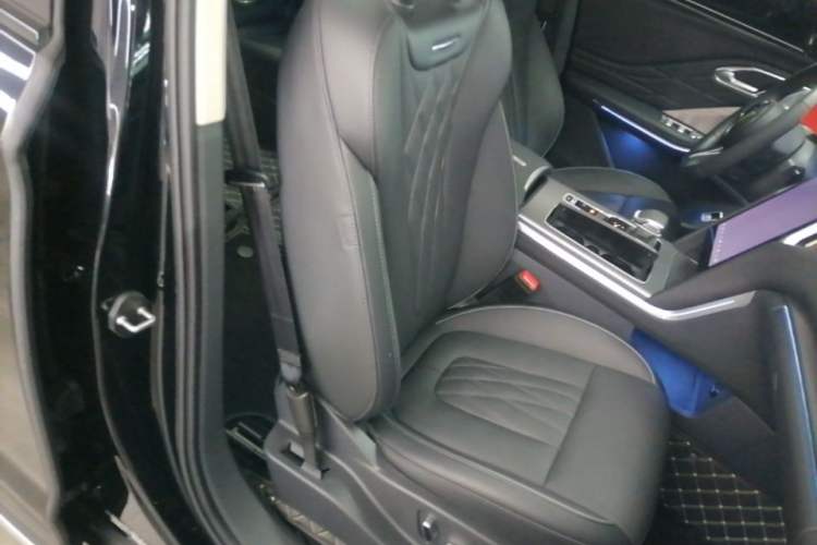 Used Hongqi HS7 PHEV 2024 2.0T PHEV Four-Wheel Drive Flagship Edition 6 Seats Right Front Seat