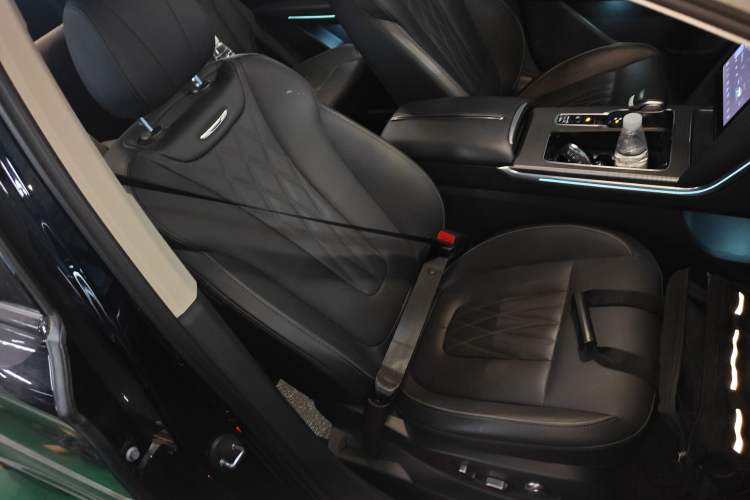 Used Hongqi HS7 PHEV 2024 2.0T PHEV Four-Wheel Drive Flagship Edition 6 Seats Right Front Seat