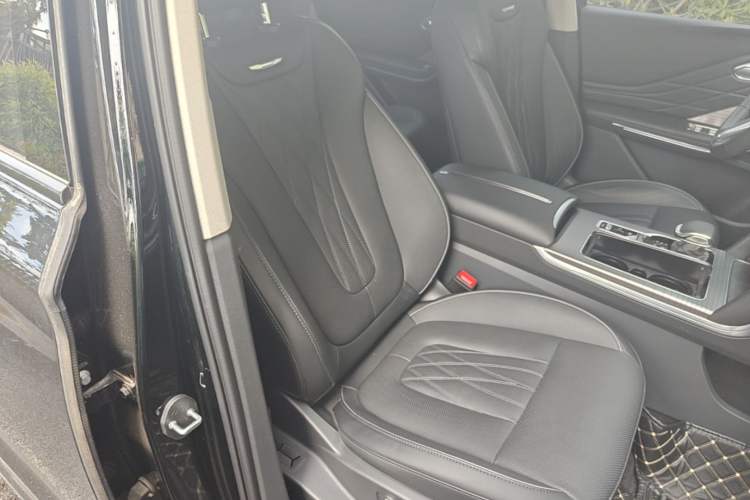 Used Hongqi HS7 PHEV 2024 2.0T PHEV Four-Wheel Drive Flagship Edition 6 Seats Right Front Seat