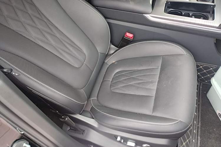 Used Hongqi HS7 PHEV 2024 2.0T PHEV Four-Wheel Drive Flagship Edition 7 Seats Right Front Seat