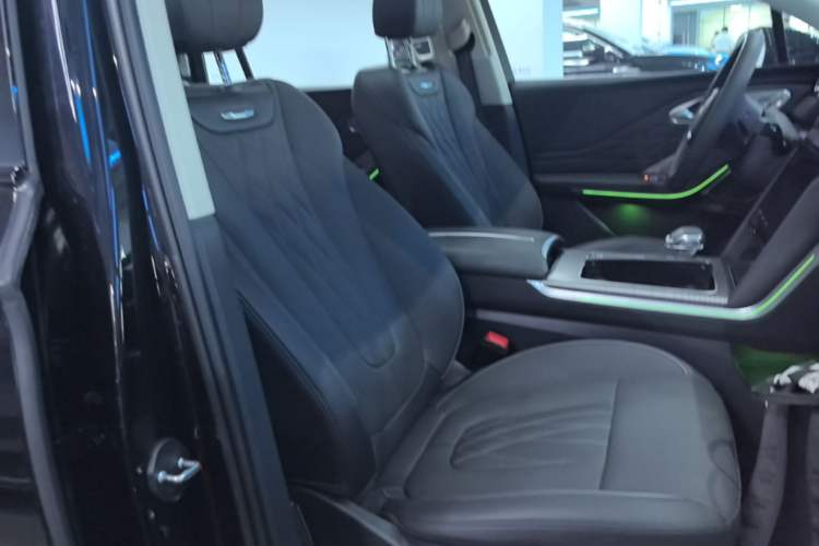 Used Hongqi HS7 PHEV 2024 2.0T PHEV Four-Wheel Drive Flagship Edition 7 Seats Right Front Seat