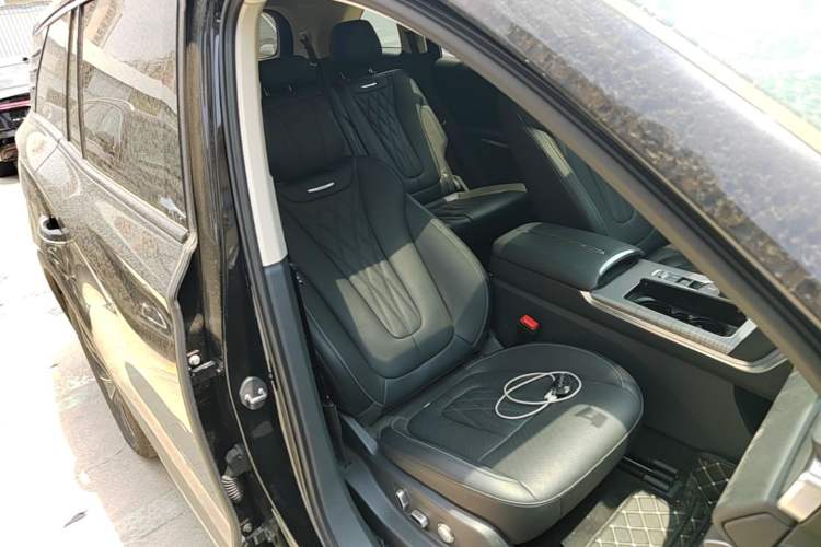 Used Hongqi HS7 PHEV 2024 2.0T PHEV Four-Wheel Drive Flagship Edition 7 Seats Right Front Seat
