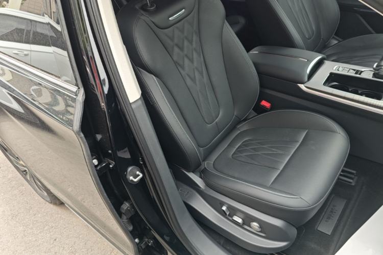 Used Hongqi HS7 PHEV 2024 2.0T PHEV Four-Wheel Drive Flagship Edition 6 Seats Right Front Seat