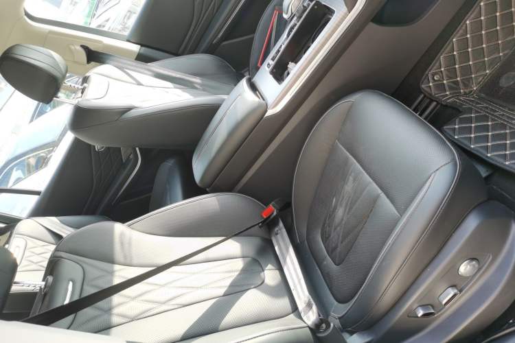 Used Hongqi HS7 PHEV 2024 2.0T PHEV Four-Wheel Drive Flagship Edition 6 Seats Right Front Seat