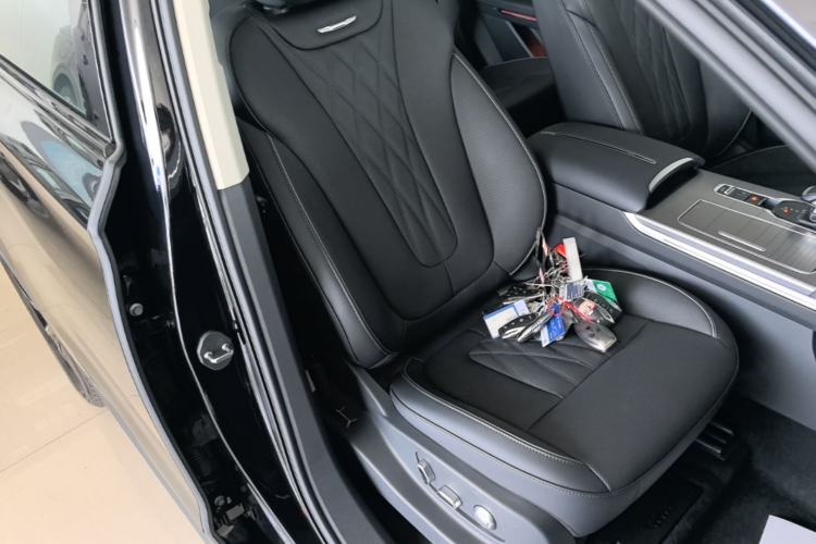 Used Hongqi HS7 PHEV 2024 2.0T PHEV Four-Wheel Drive Flagship Edition 6 Seats Right Front Seat