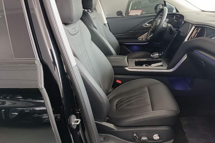 Used Hongqi HS7 PHEV 2024 2.0T PHEV Four-Wheel Drive Flagship Edition 6 Seats Right Front Seat