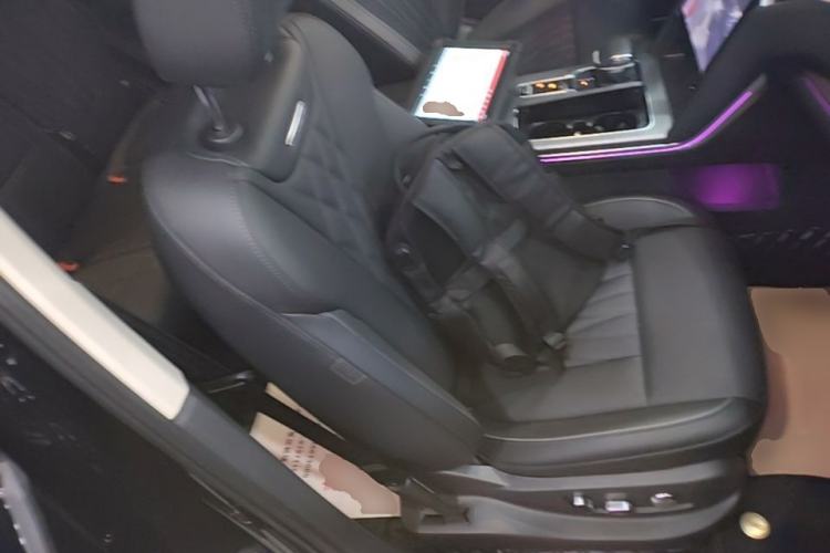 Used Hongqi HS7 PHEV 2024 2.0T PHEV Four-Wheel Drive Flagship Edition 7 Seats Right Front Seat