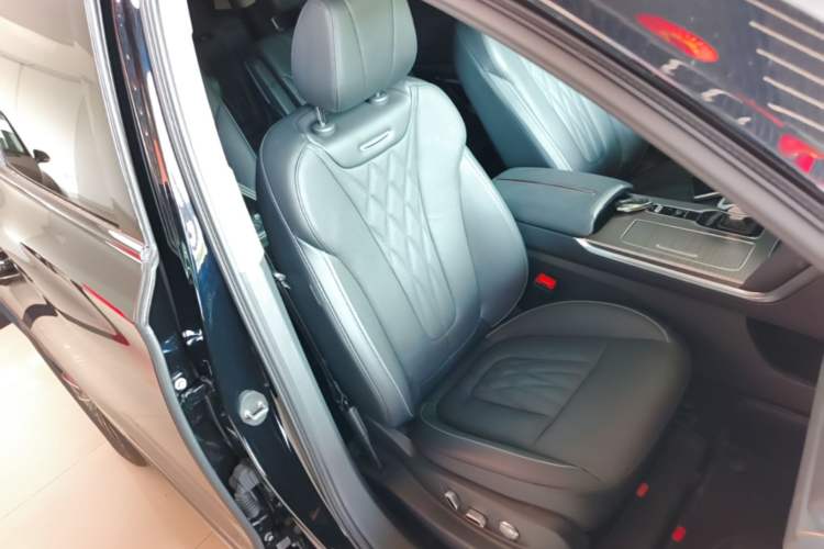 Used Hongqi HS7 PHEV 2024 2.0T PHEV Four-Wheel Drive Flagship Edition 6 Seats Right Front Seat