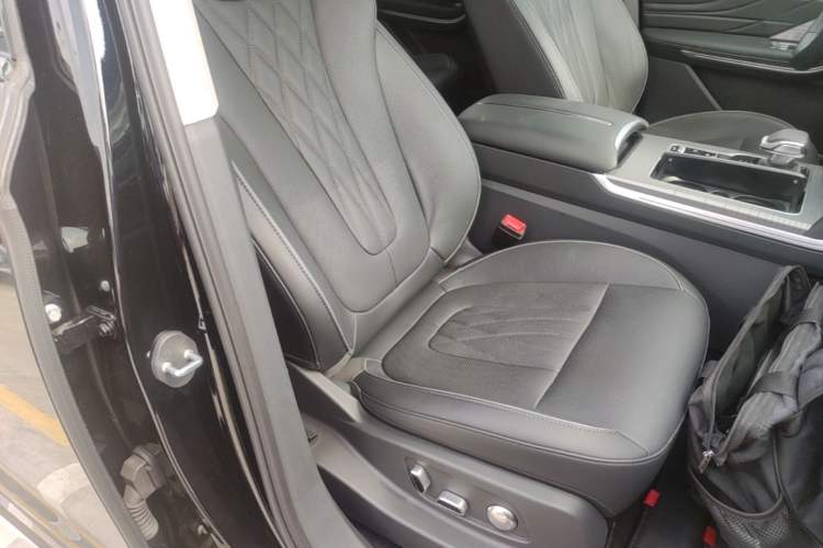 Used Hongqi HS7 PHEV 2024 2.0T PHEV Four-Wheel Drive Flagship Edition 6 Seats Right Front Seat