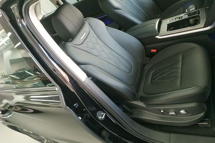 Used Hongqi HS7 PHEV 2024 2.0T PHEV Four-Wheel Drive Flagship Edition 6 Seats Right Front Seat