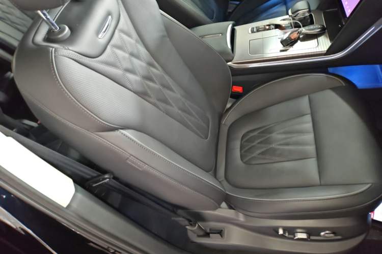 Used Hongqi HS7 PHEV 2024 2.0T PHEV Four-Wheel Drive Flagship Edition 6 Seats Right Front Seat
