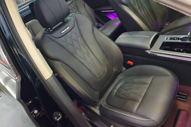 Used Hongqi HS7 PHEV 2024 2.0T PHEV Four-Wheel Drive Flagship Edition 6 Seats Right Front Seat