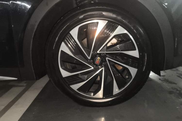 Used Hongqi HS7 PHEV 2024 2.0T PHEV Four-Wheel Drive Flagship Edition 7 Seats Right Front Wheel Hub