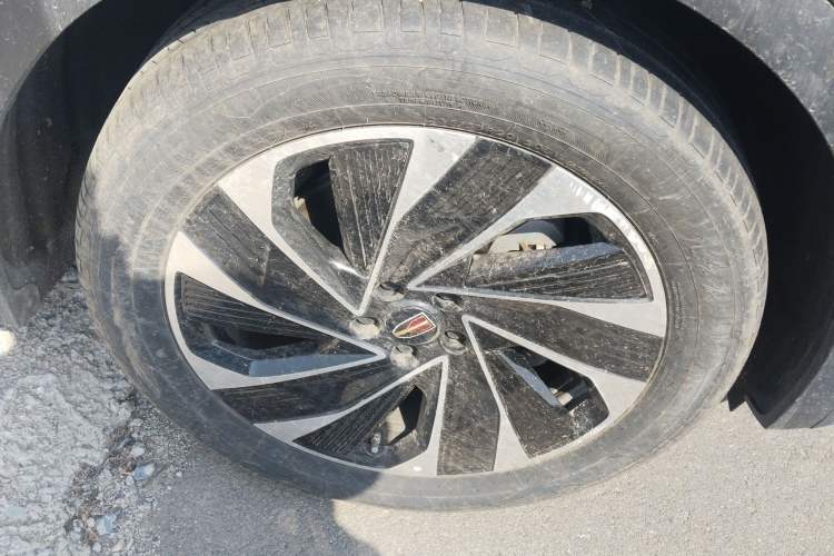 Used Hongqi HS7 PHEV 2024 2.0T PHEV Four-Wheel Drive Flagship Edition 7 Seats Right Front Wheel Hub