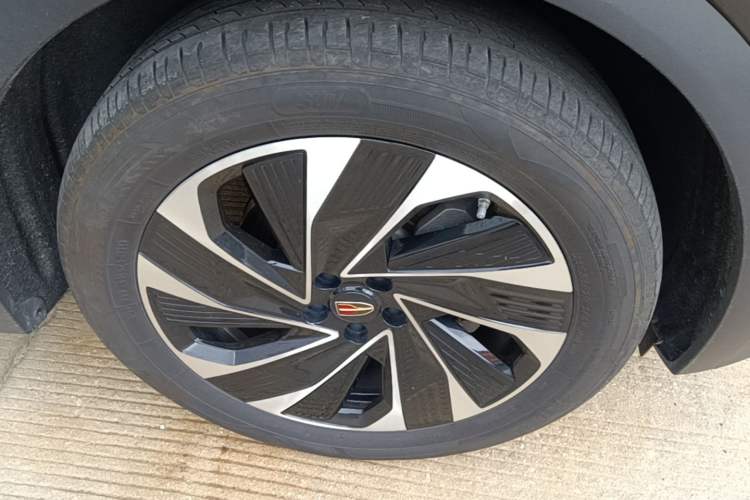 Used Hongqi HS7 PHEV 2024 2.0T PHEV Four-Wheel Drive Flagship Edition 6 Seats Right Front Wheel Hub